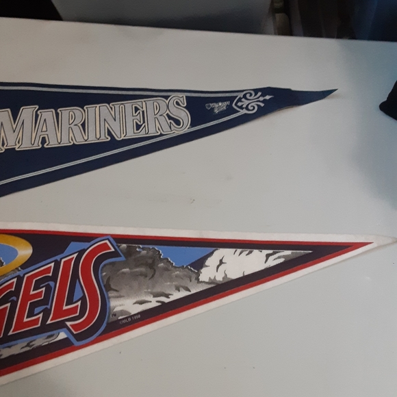 AL West,  2 of 5 Team Felt Pennants,  Vintage - Picture 2 of 8